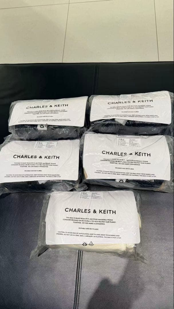 未開封CHARLES&KEITH Duoドゥオツーウェイフロントフラップバック