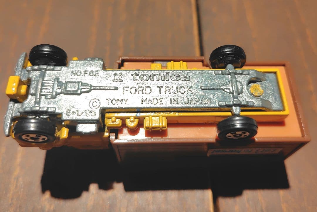 美品】青箱トミカ 62 フォード キャトル トラック　希少品！