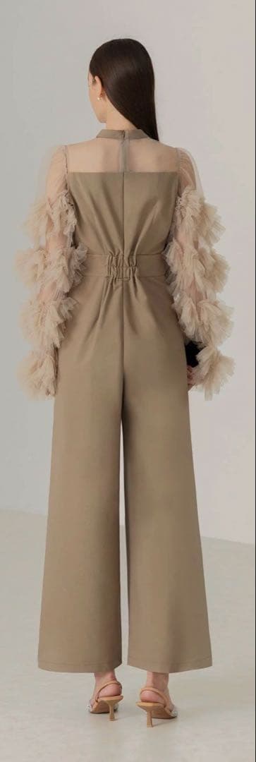 ラスト‼️値下げ　Leja 大人気　フリル袖付き　ベージュ パンツドレス　M