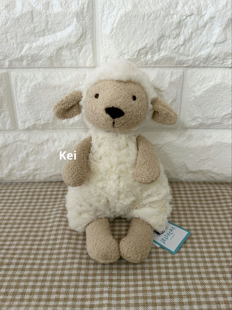  羊のぬいぐるみ