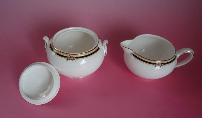 ウェッジウッド　　クリオ クリーマー　＆　シュガーポット 　2453