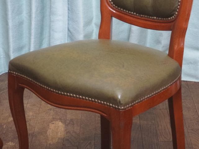 イタリア製 ロココ様式 革張り 鋲打ち 彫刻 猫脚 チェア 2脚セット