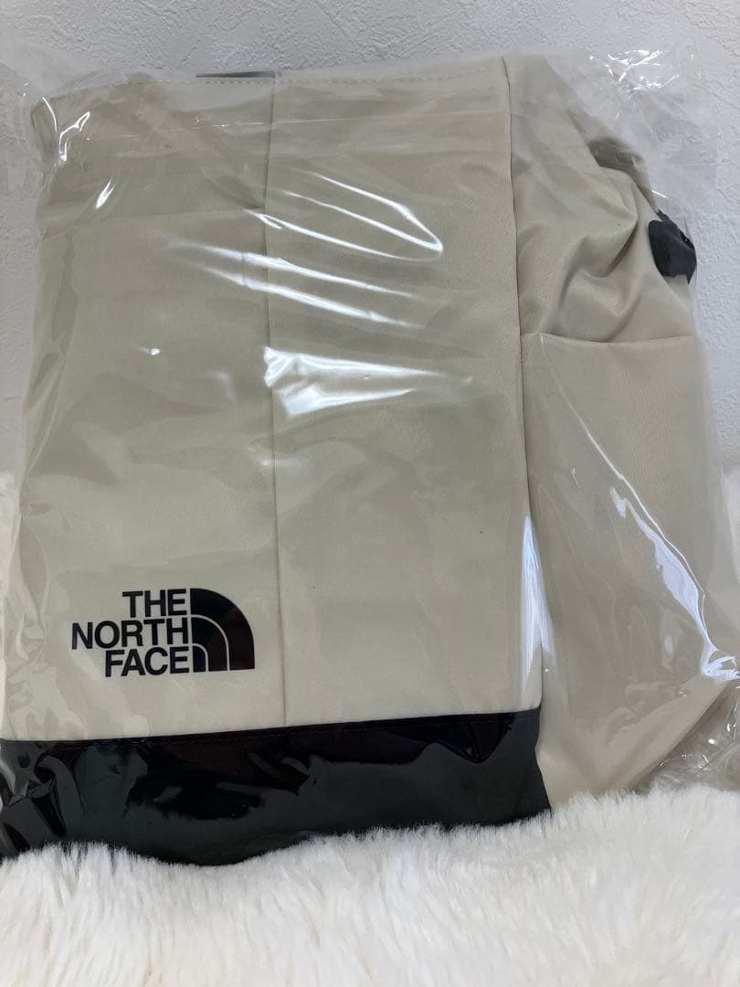 the North face 軽量ボストンバッグ トラベルバッグ ダッフルバッグ