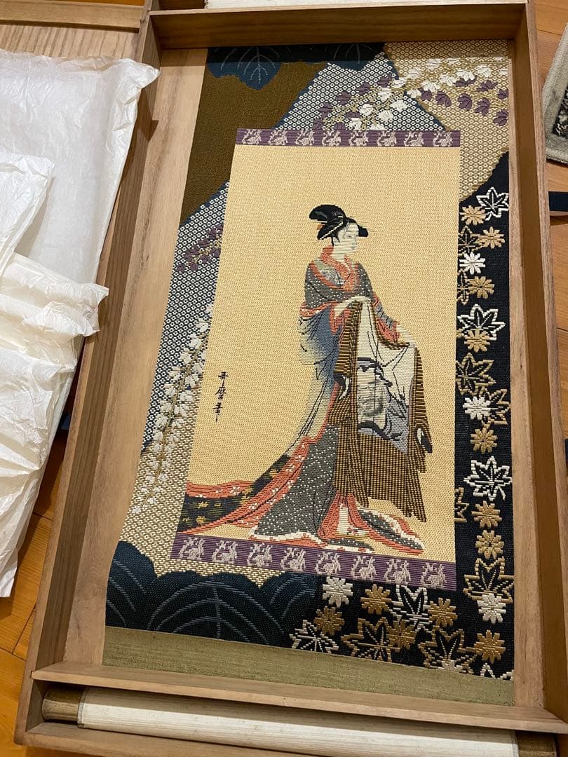 喜多川歌麿　織物掛け軸　特製桐箱付