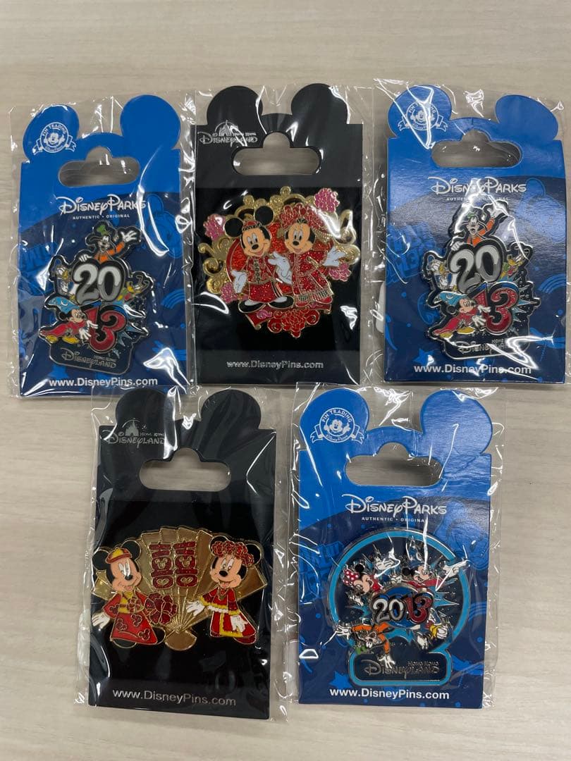 香港ディズニーランド　限定版ピンバッジ　5個セット