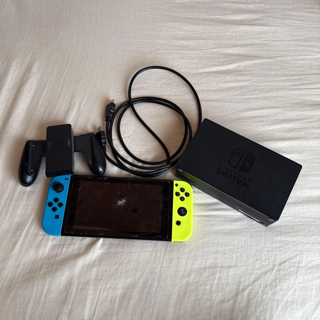 d*7様 Nintendo Switch 本体 ひび割れあり