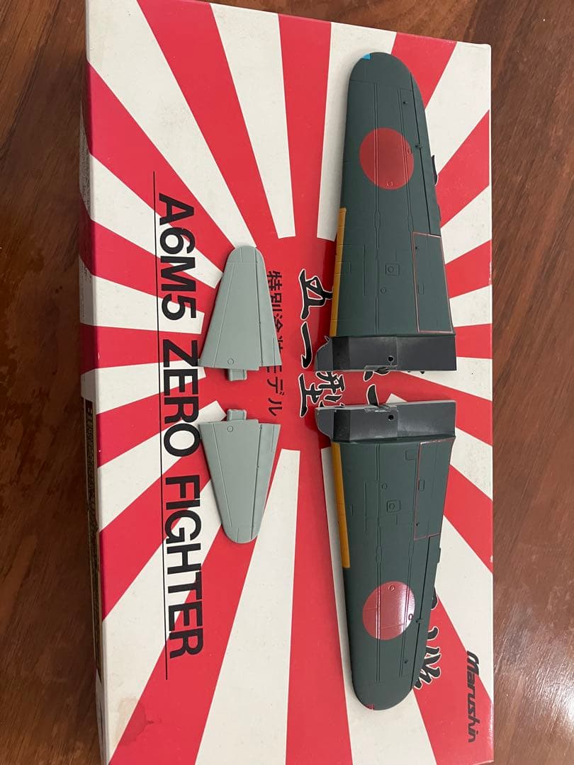 零式艦上戦闘機　五二型特別塗装　A6M5 ZERO FIGHTER 未組み立て