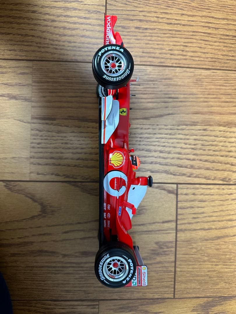 Ferrari F2004 1/18 ミニカー ディスプレイケース付き2台