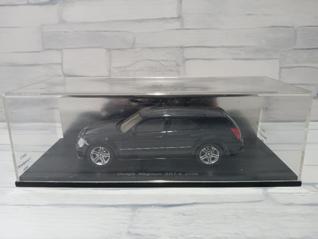 1/43 ダッジ　マグナム　MAGNUM　SRT-8 ミニカー　ブラック