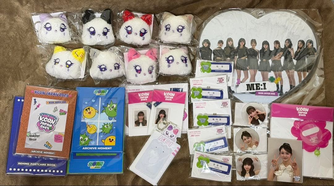 ME:I トレカ　グッズ　アクスタ　うちわ　kcon 缶バッジ　ネームタグ