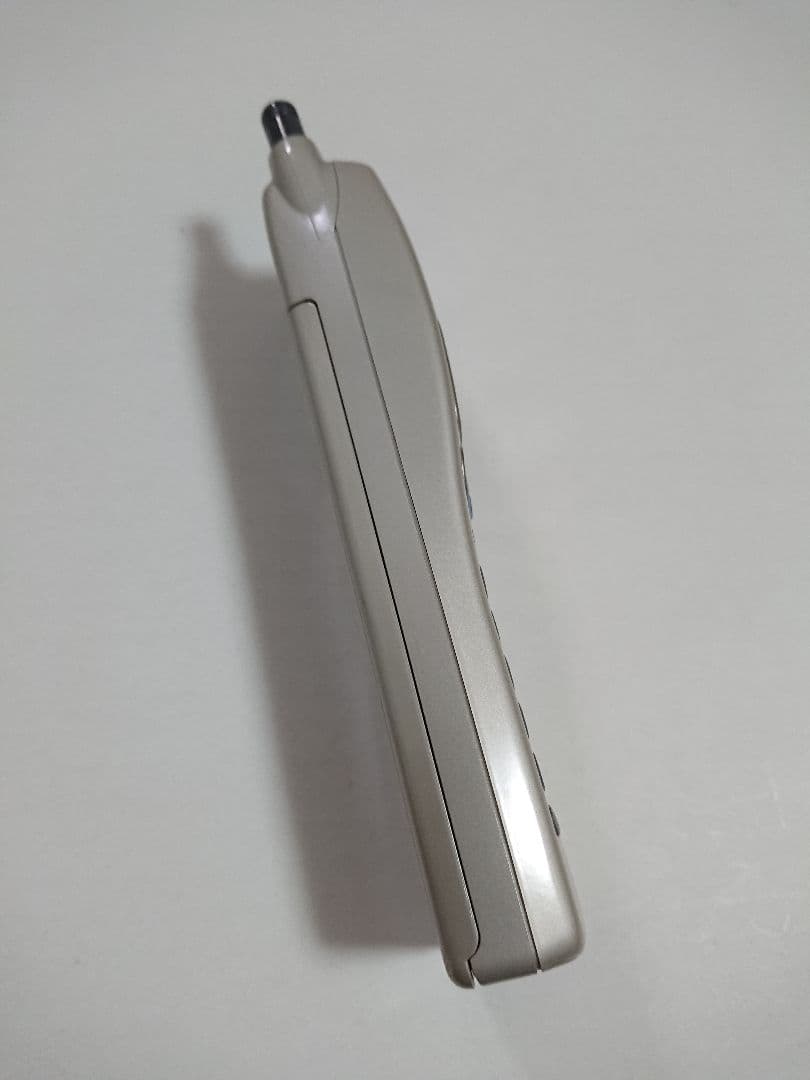 【平成レトロ】ドコモガラケー ドコモP101 シャンパンゴールド 予備パーツ付き