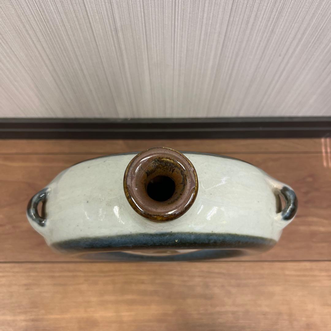 花模様の持ち手付き陶器