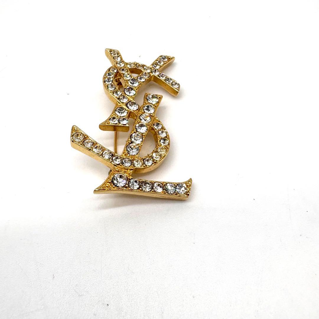 【極美品 】イヴサンローラン ブローチ カサンドラ ロゴ YSL ゴールド 人気